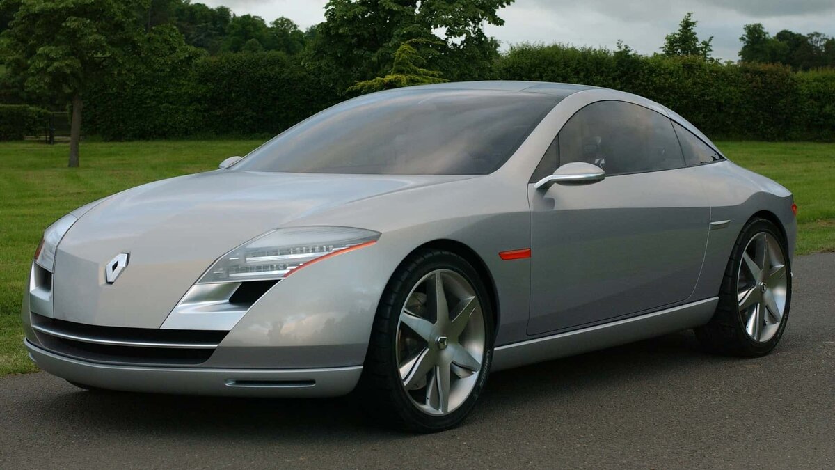 Renault Fluence обошёлся без решетки радиатора, хотя и не был электромобилем!