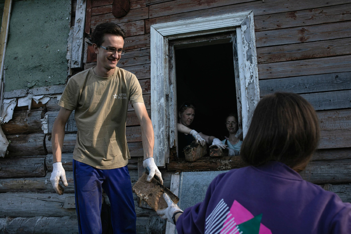 Реставратор Алексей Молчанов – волонтёр Фонда «Крохино». Фото из архива фонда