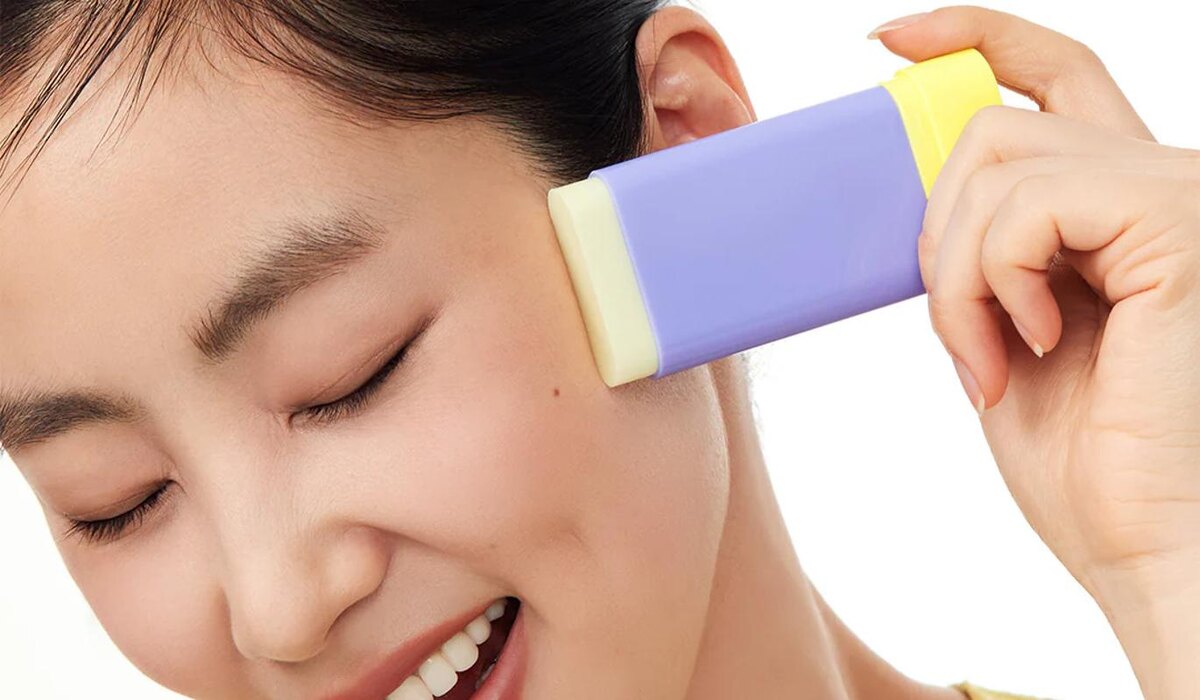     Солнцезащитный стик: 5 советов по использованию компактных санскринов