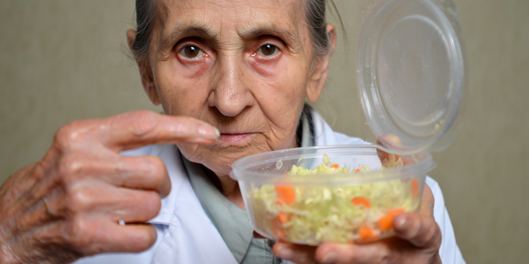 78-летняя врач удивила всех: один недорогой салат из магазина реально очищает печень и ЖКТ