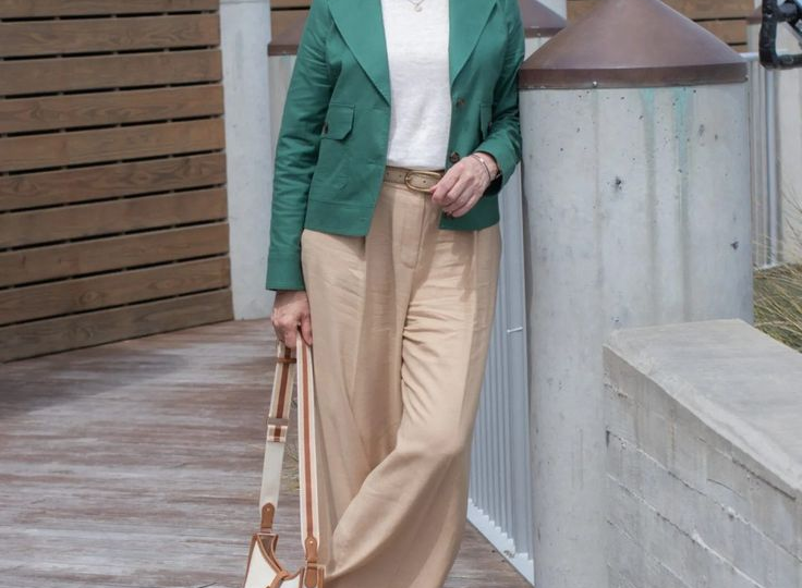 Что заменить в гардеробе после 55: 11 вещей, от которых стоит избавиться без сожаления