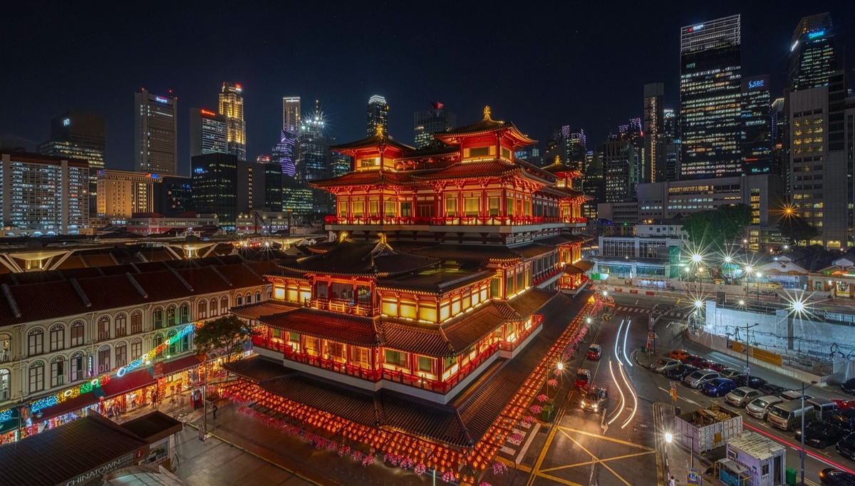 Ночной вид на храм