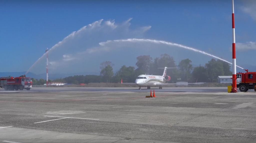    Первый рейс из Югры в Абхазию приветствовали водным салютом