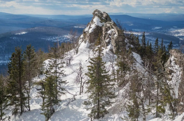 Вид на гору Карандаш на Урале