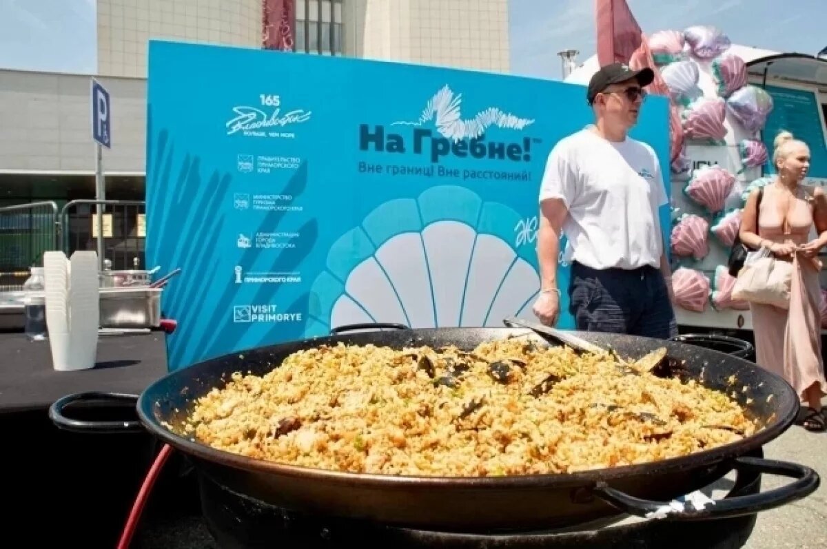    На празднике можно было отведать истинно приморское блюдо - плов с морепродуктами.