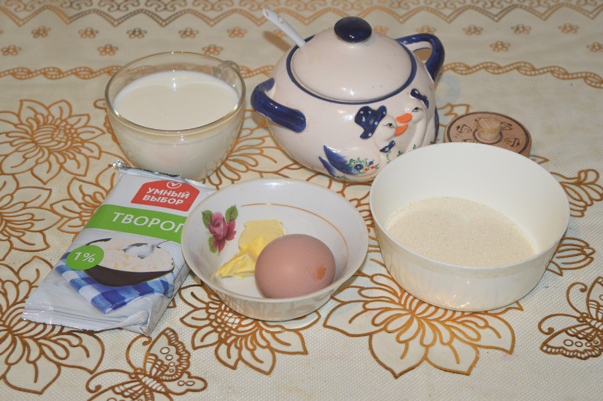 Творожная запеканка с манной крупой и сахаром. Шаг 1.