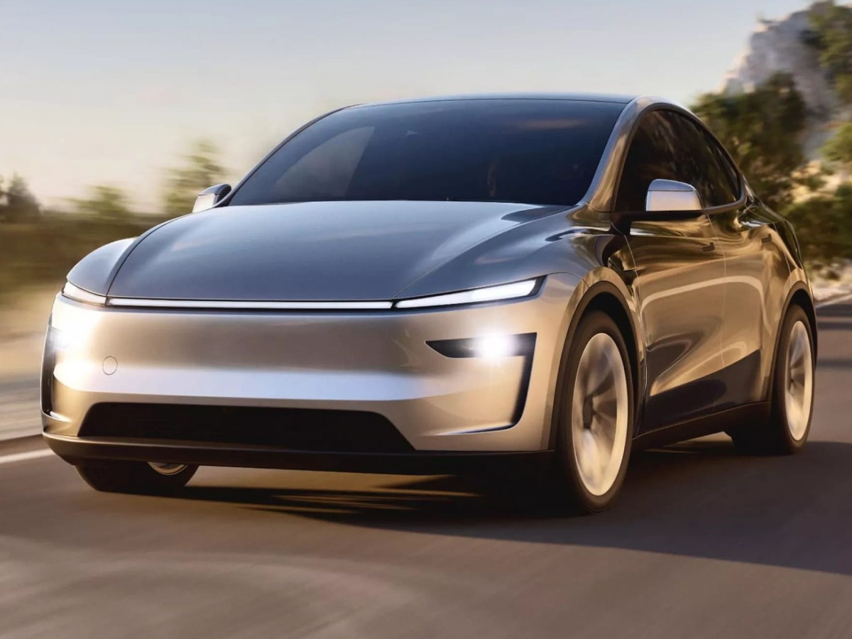    Электрокар Tesla впервые доехал от завода до покупателя самостоятельно [ВИДЕО]