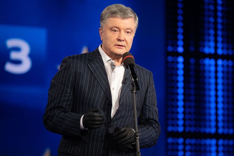 Порошенко* хотя бы просто изменил конституцию страны, провозгласив курс в Евросоюз и НАТО. Зеленский же просто наплевал на нее Фото: GLOBAL LOOK PRESS