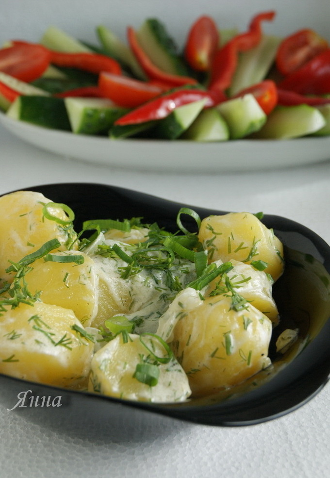 Фото автора. Молодой картофель в сметанном соусе.