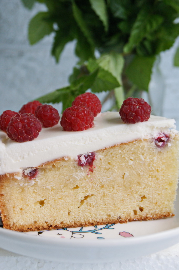 Фото автора. Пирог с малиной и сметанным кремом.