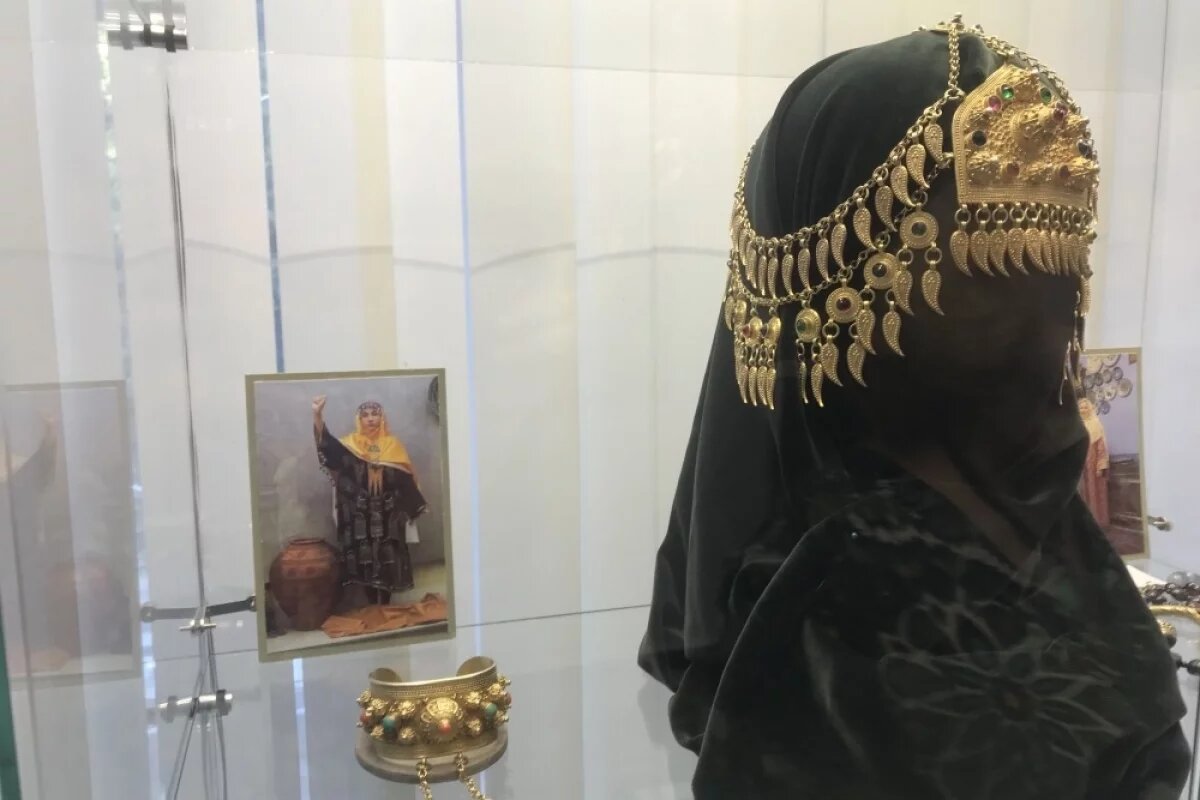    Картины из кожи и ювелирные украшения привезли из Дагестана в Ставрополь