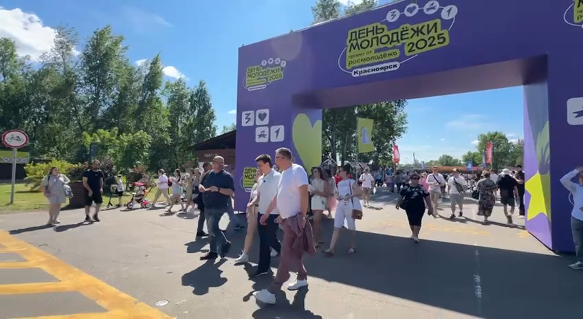     Михаил Котюков поздравил молодежь Красноярского края