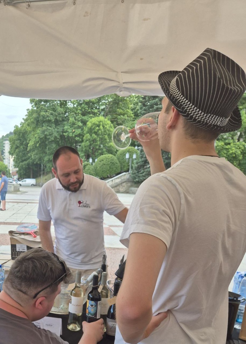 Народ интересуется, эти вот товарищи на английском общались.