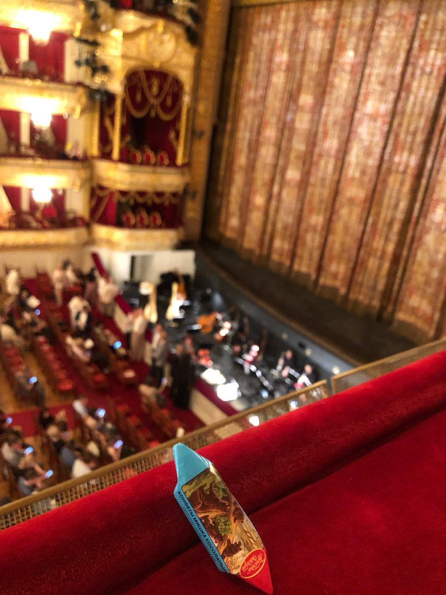 Антракт с Мишкой от Красного октября.