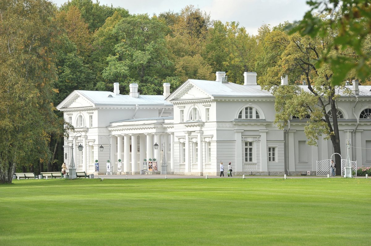 Источник: https://kuda-spb.ru/place/park-kultury-i-otdyxa-imeni-s-m-kirova/