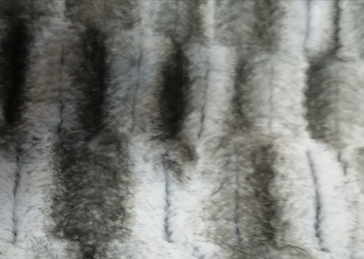 Мех искусственный любой, главное,чтоб онова не тянулась.