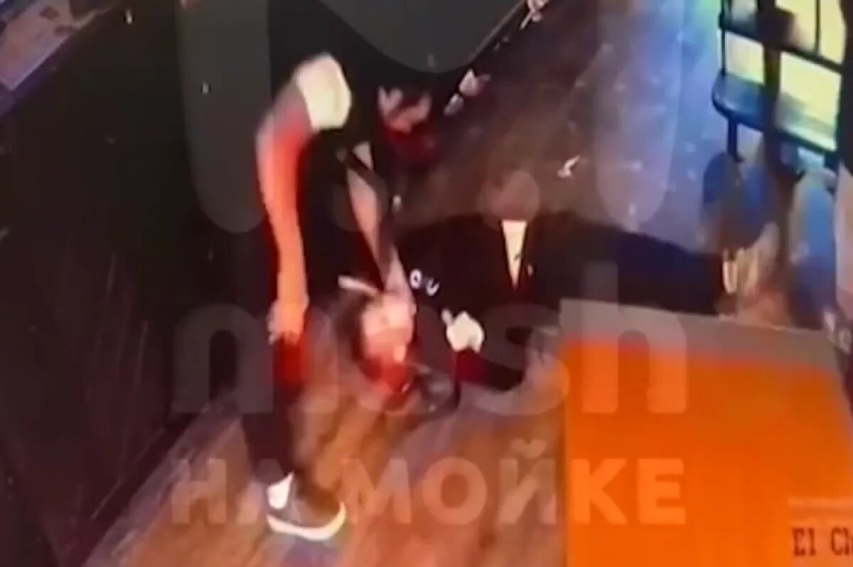    В Петербурге неизвестные бородачи избили сотрудников бара