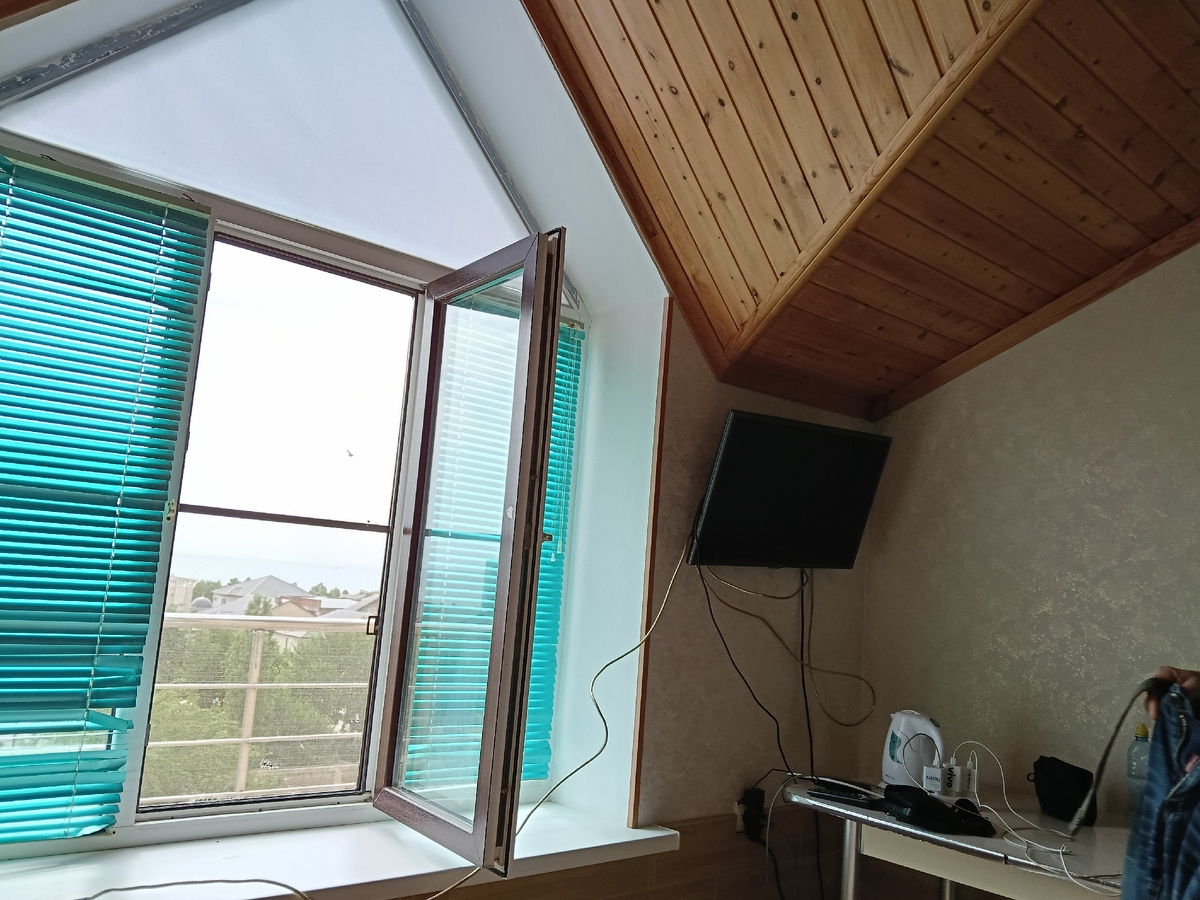 Окно номера - вид прямо на море!