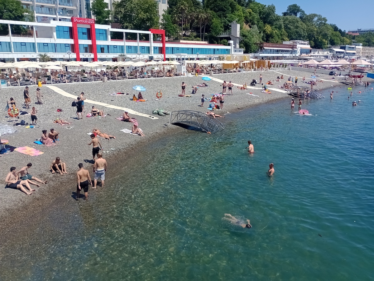 Сочи, июнь-2025, пляж Мориса Тореза. Фото автора