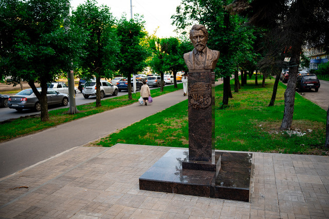 В Твери открылся бюст художника Серова