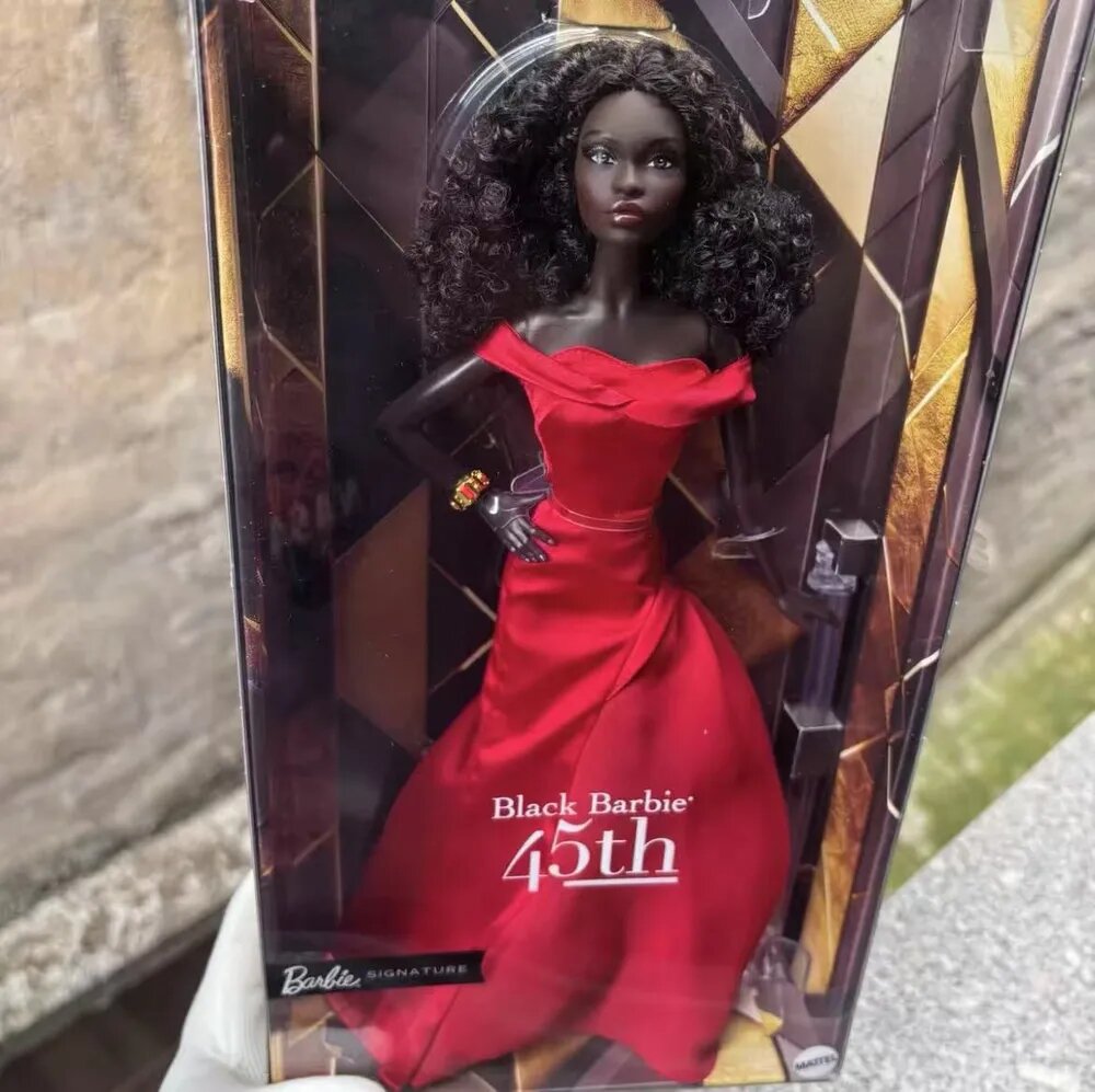 Куклы Barbie/Barbie BLACK 45th Anniversary/Подарок для девушки/30cm. Фото с Ozon.