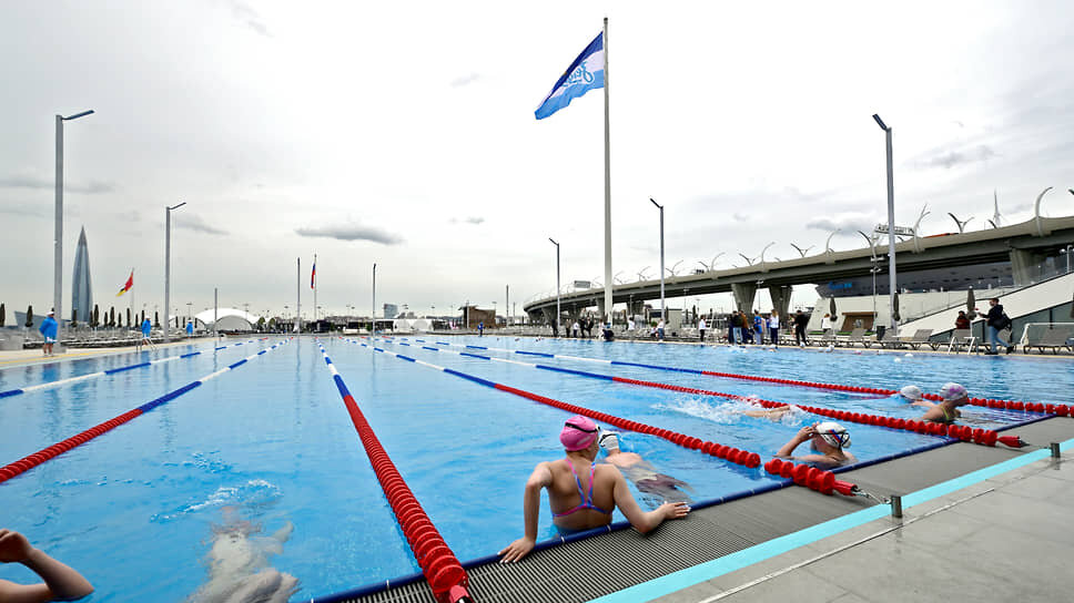 Открытие первого в Санкт-Петербурге всесезонного 50-метрового открытого бассейна «Бассейн у Флагштока».📷Фото: Алексей Смагин / Коммерсантъ