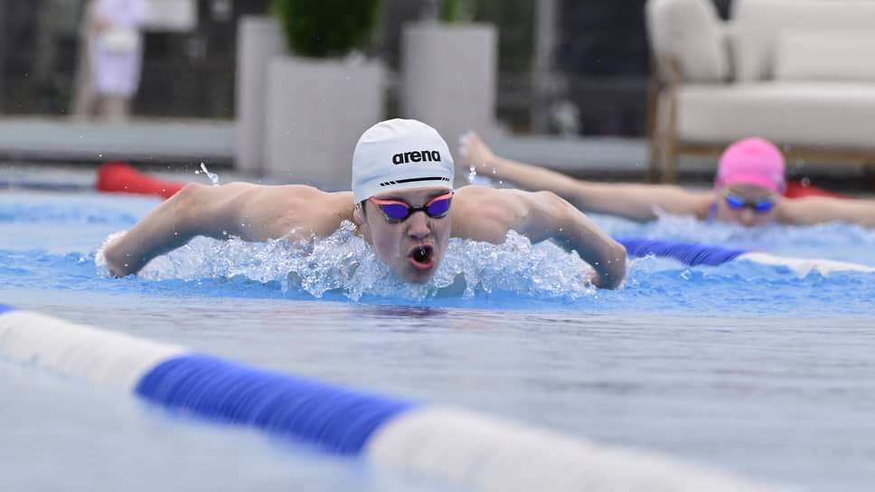 Открытие первого в Санкт-Петербурге всесезонного 50-метрового открытого бассейна «Бассейн у Флагштока». Показательные соревнования по плаванию.📷Фото: Алексей Смагин / Коммерсантъ