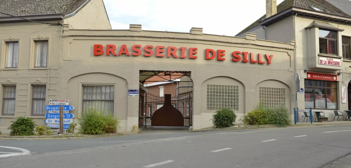 Фото пивоварни с официального сайта. Смотрите, на воротах логотип Медного великана)))