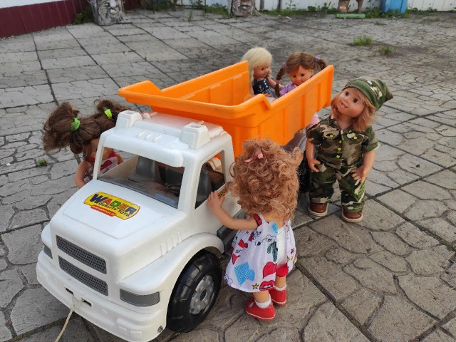 Вот такую машину Санька подогнал нам.