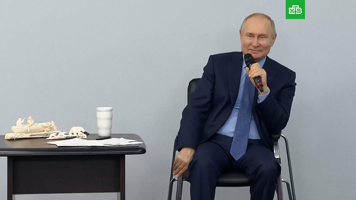    Путин рассказал, как работал плотником