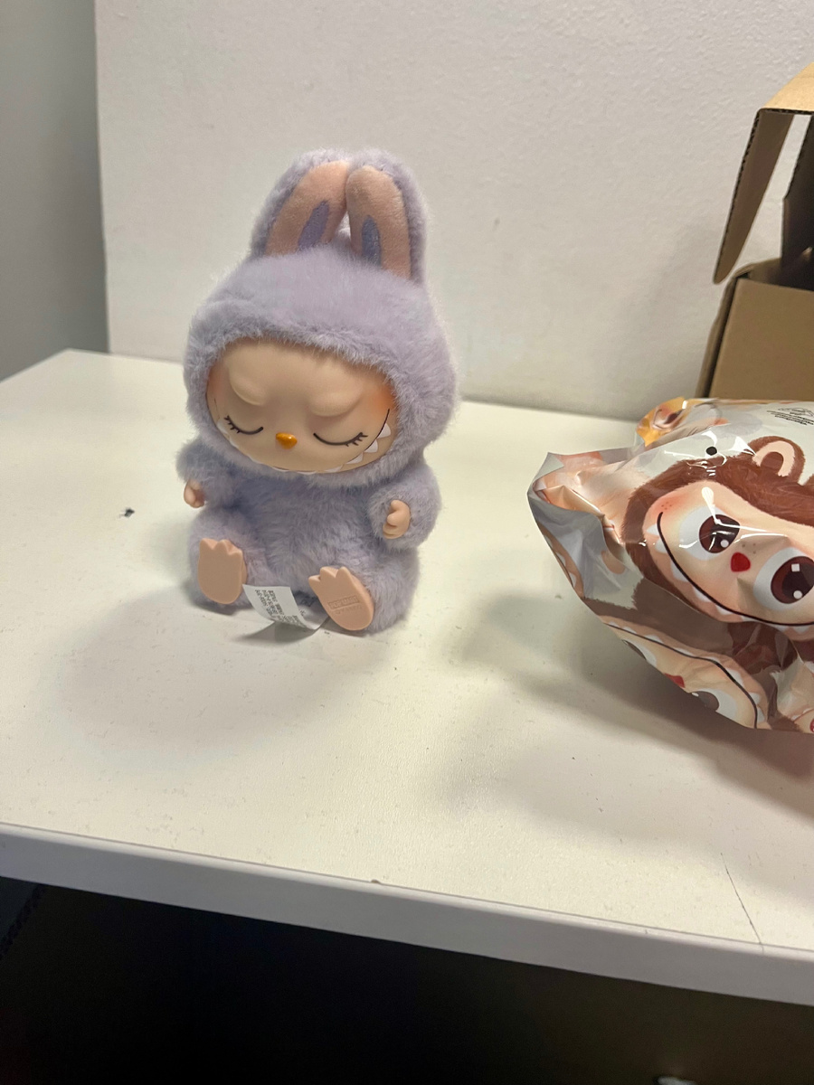 Зизик на пункте выдачи заказов. Первая встреча