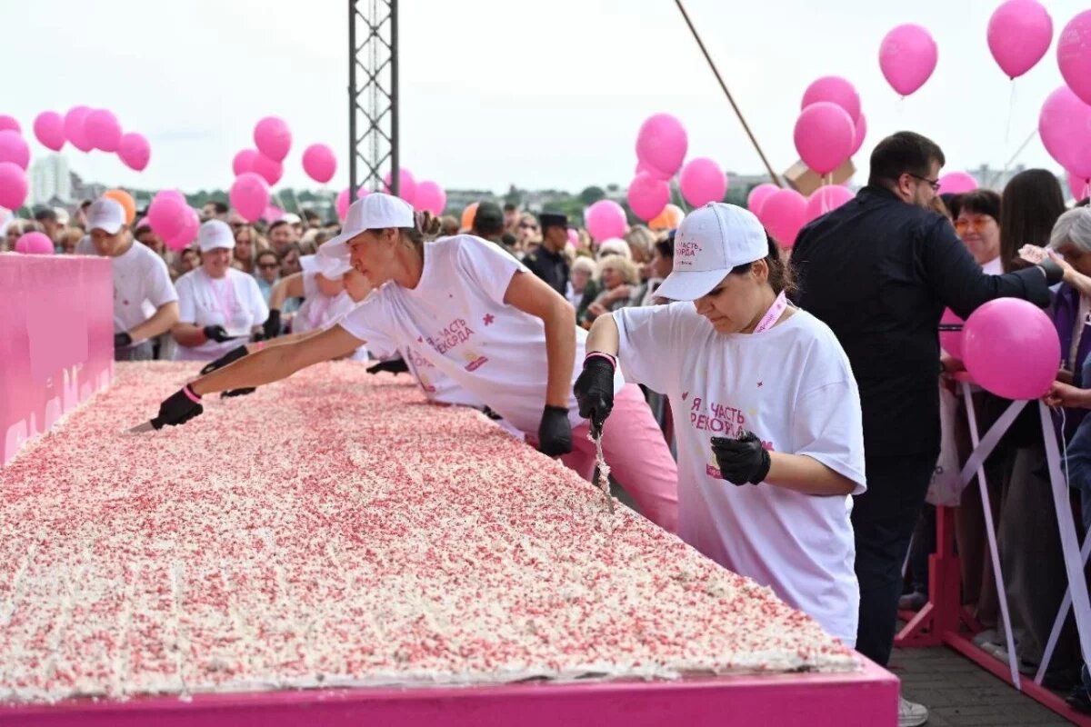    Иркутск вошёл в Книгу рекордов России благодаря самому большому торту