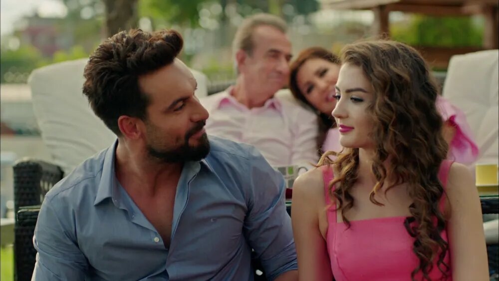 кадр из сериала "Замечательный зять"