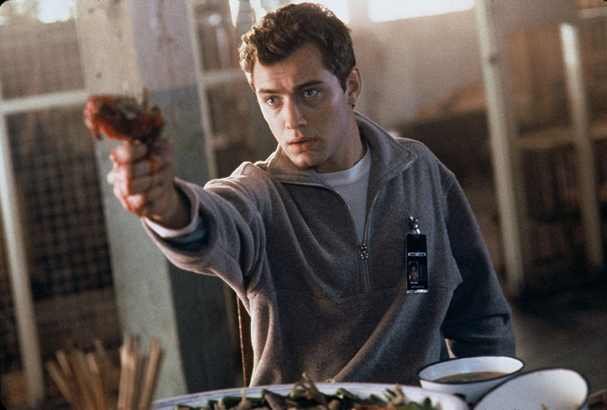 Что у него в руке ?