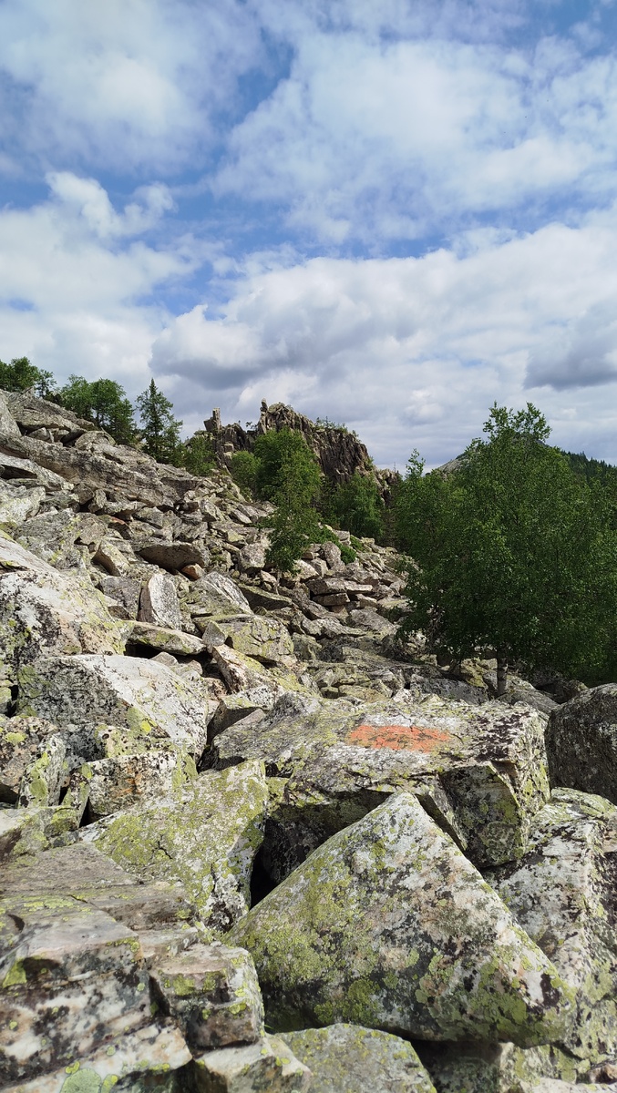 Подъём на Митькины скалы по курумнику