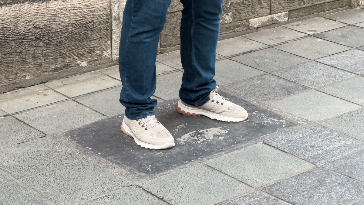 Почувствовать себя на месте преступника.