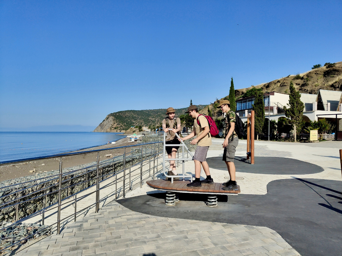 Как бы под парусом