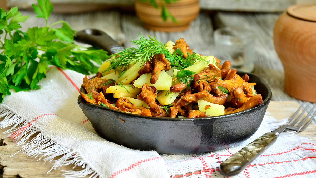 Фото Lilechka75 от Getty Images/Canva Лисички рецепты. Грибы. Картофель. Простые рецепты. Вкусно