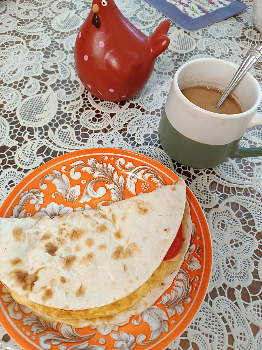 Вкусный лавашик, любимый завтрак. 