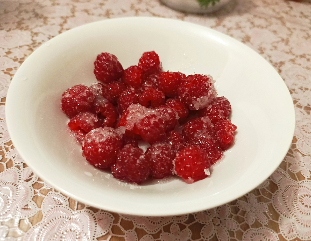 Малина с сахаром