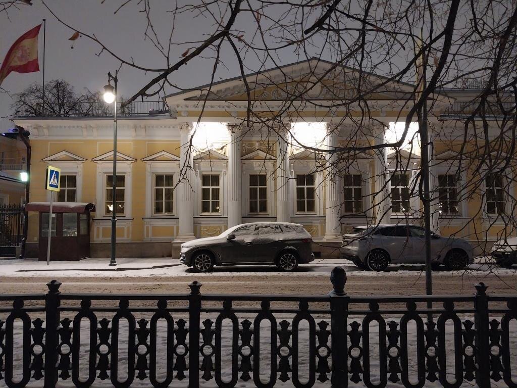 Спасопесковский переулок, дом 8 строение 1. Усадьба Щепочкиной - Львова. Декабрь 2024 г. Из личного архива автора.