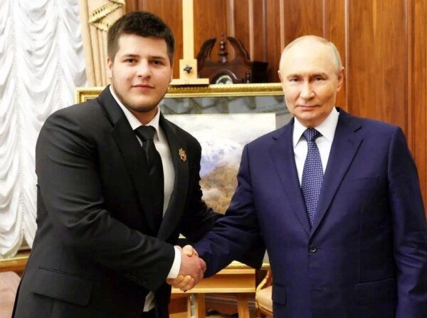 Владимир Путин и Адам Кадыров. Обложка © VK / Рамзан Кадыров