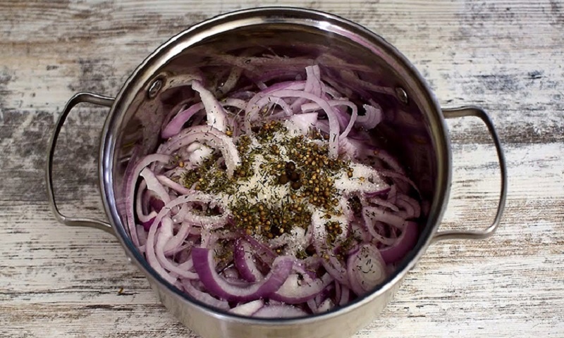 Лук, который меняет вкус мяса: идеальный маринад к шашлыку и домашней курице