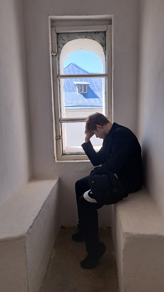 Здесь Бунша притворялся скульптурой.