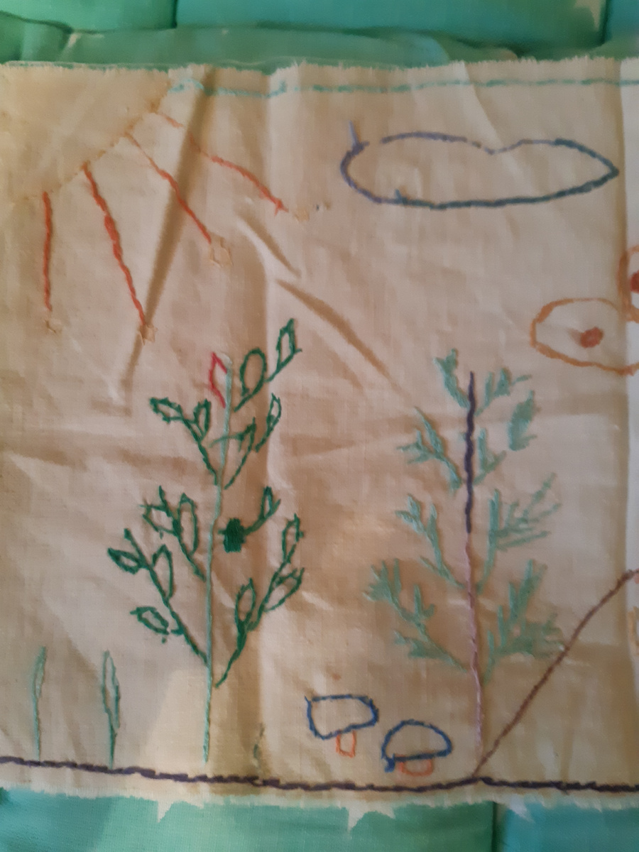 Листик показан бабушкой)