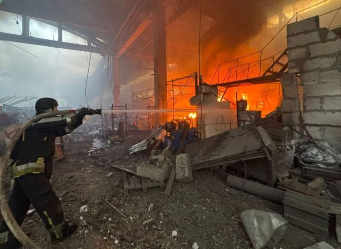 Харьковские оккупационные власти публикуют фотоотчёт о последствиях прилётов по предприятию в Чугуеве, источник Телеграм-канал Z 105-й полк НМ ДНР: сводки с ЛБС и не только