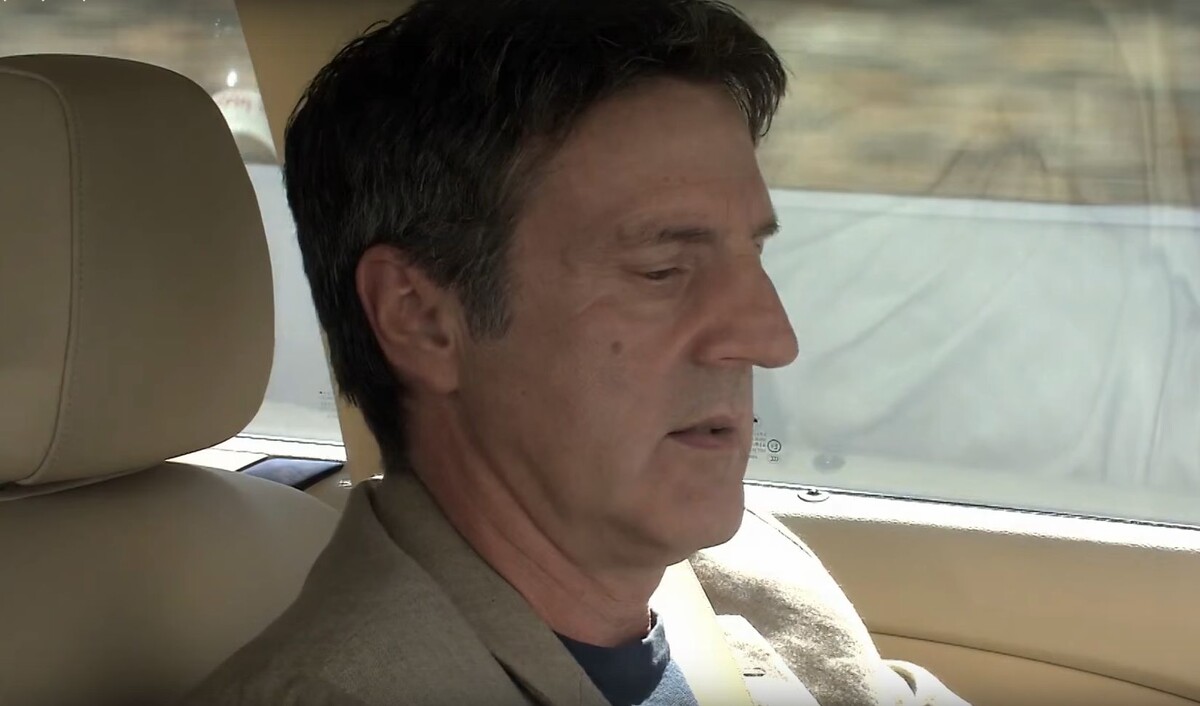 Что сказать, главный герой и он очень обеспокоин сложившиеся ситуацией