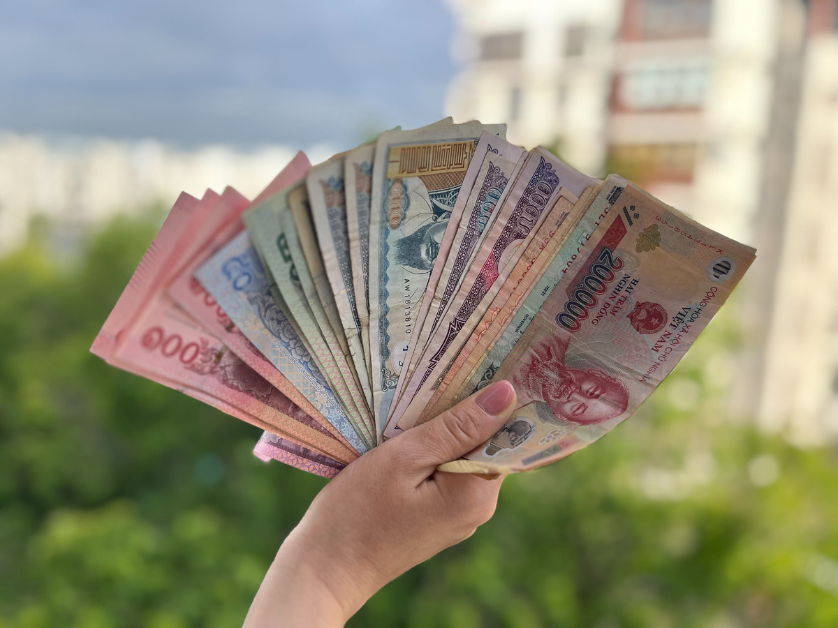 Валюту каких стран опознаете?