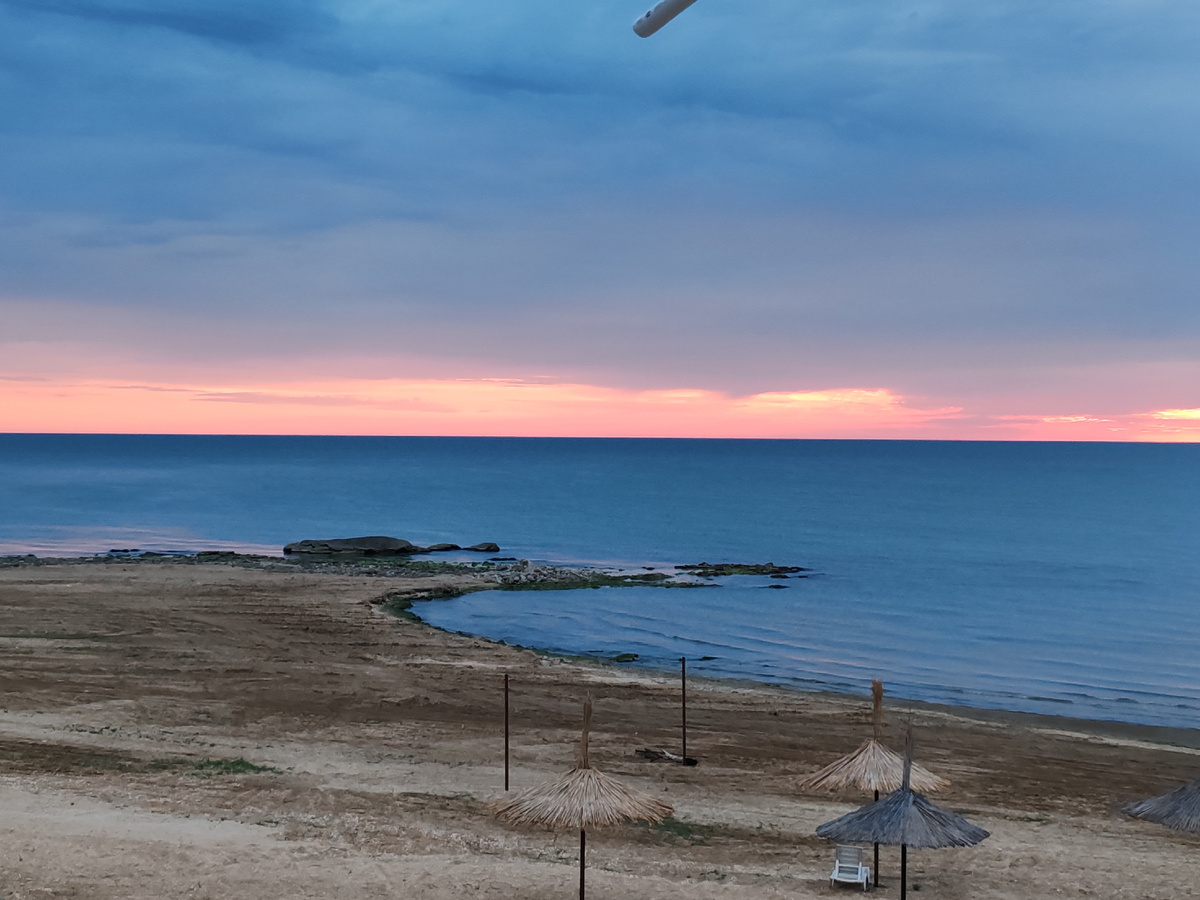 рассвет над пляжем 