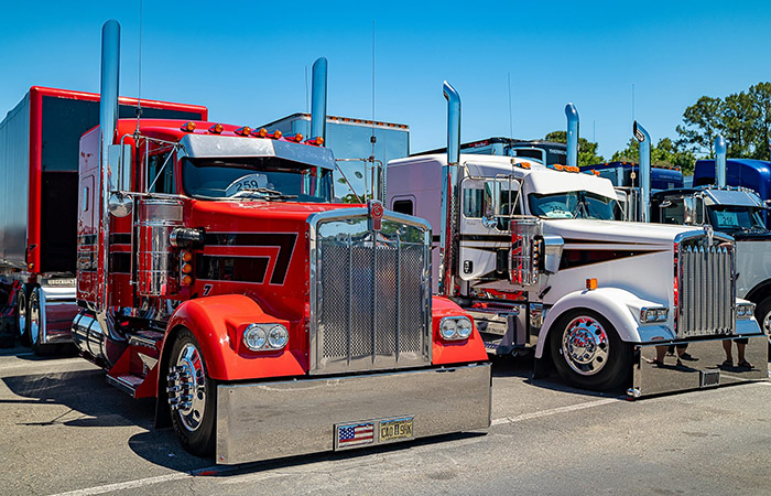 Почему американцы строят огромные фуры, и что у них внутри